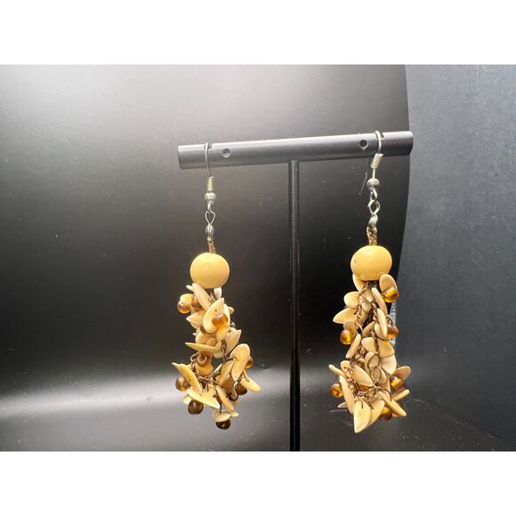 Crochet Shell Earrings - Picture 2 of 3